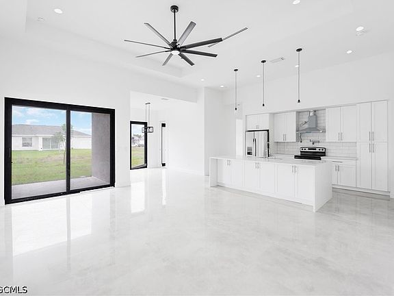 5th image of 305 Diplomat Pkwy E
