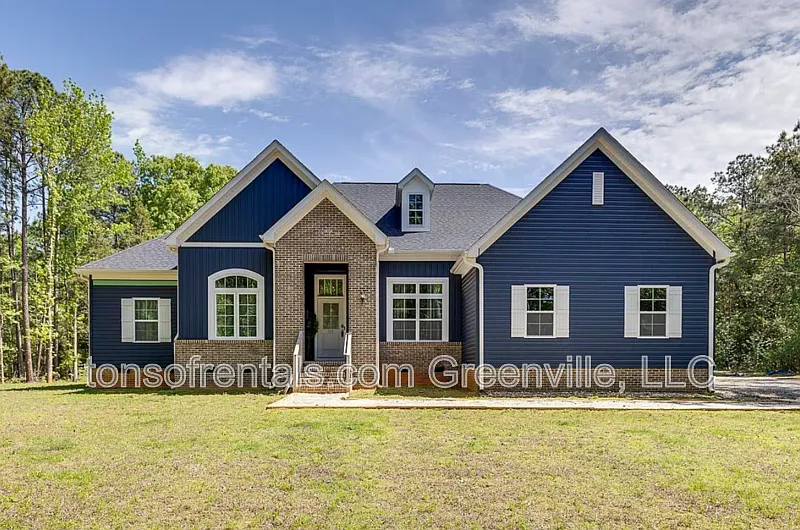 4 bed, 2.5 bath, 2374 sqft, $3,200 — Photo 1