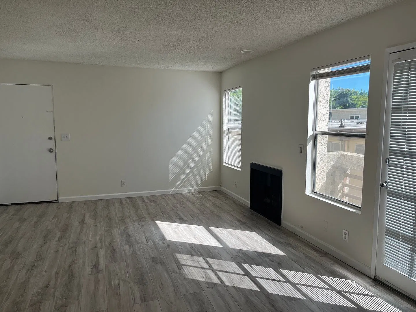 4248 Whitsett Avenue — Photo 3