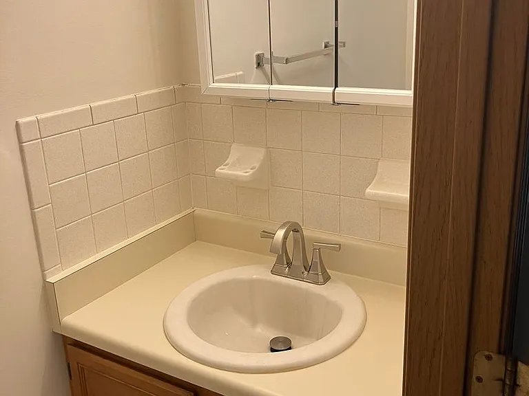 1220 Bunker Hill Ct #B — Photo 10