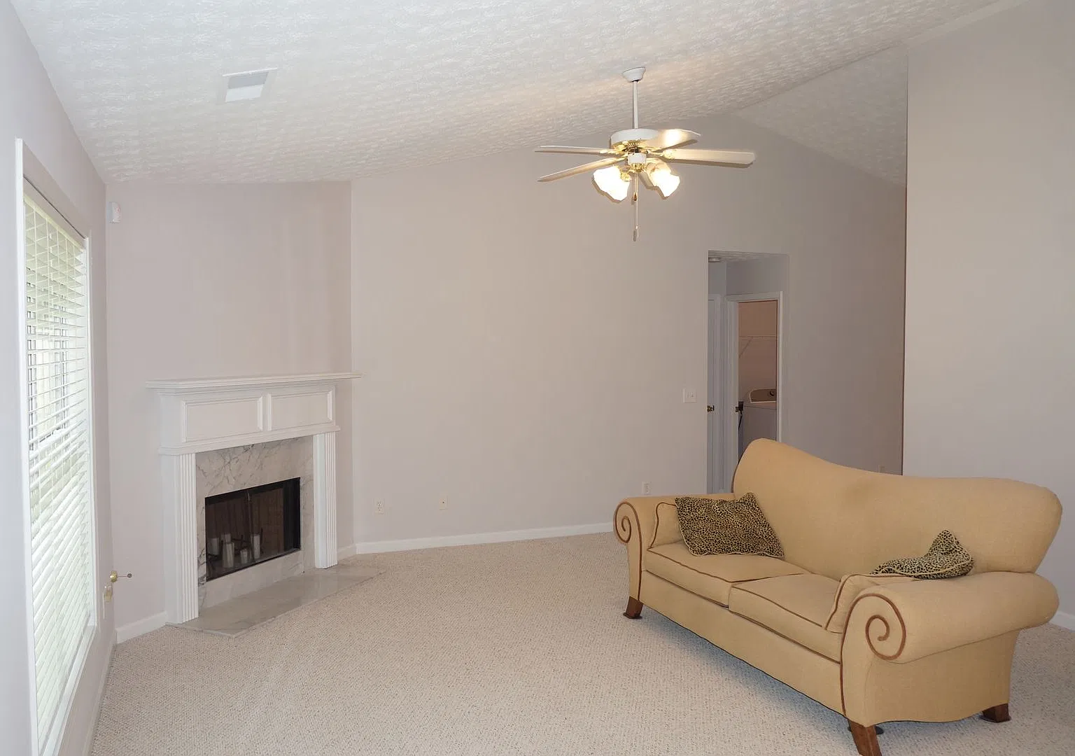 Rare 3 bed 2 bath ranch located in Kennesaw — Photo 4