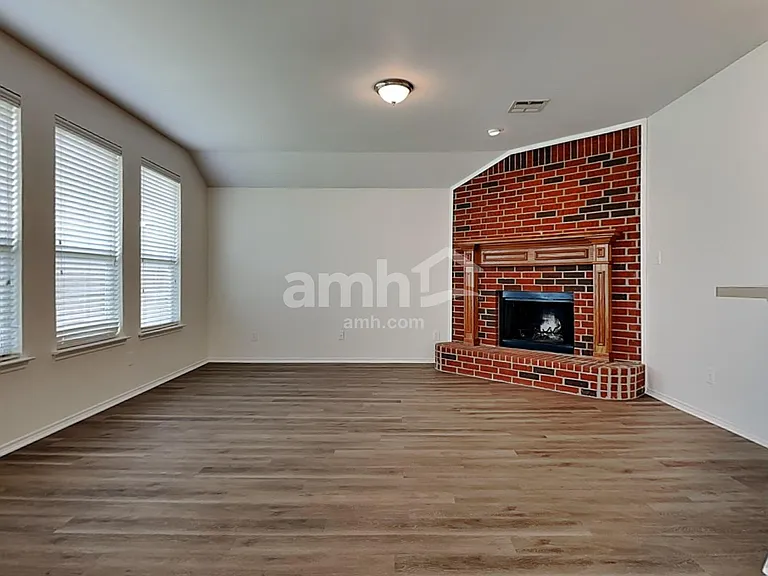 617 Chestnut Ct — Photo 6