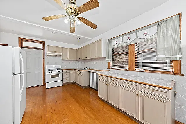 5010 W Henderson St — Photo 6