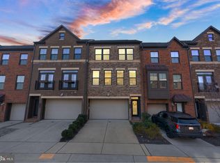 3148 Goldenwave Ct, Fairfax, VA 22031