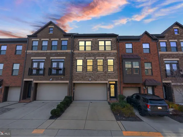 3148 Goldenwave Ct, Fairfax, VA 22031