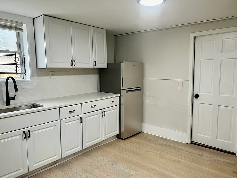 250 Orms St #1 — Photo 4