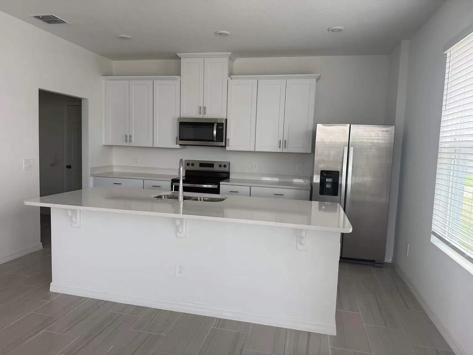 4 bed, 2.5 bath, 2109 sqft, $2,350 — Photo 4