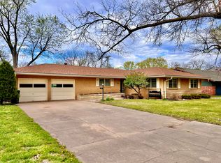 216 Countryside Dr, Hutchinson, KS 67502