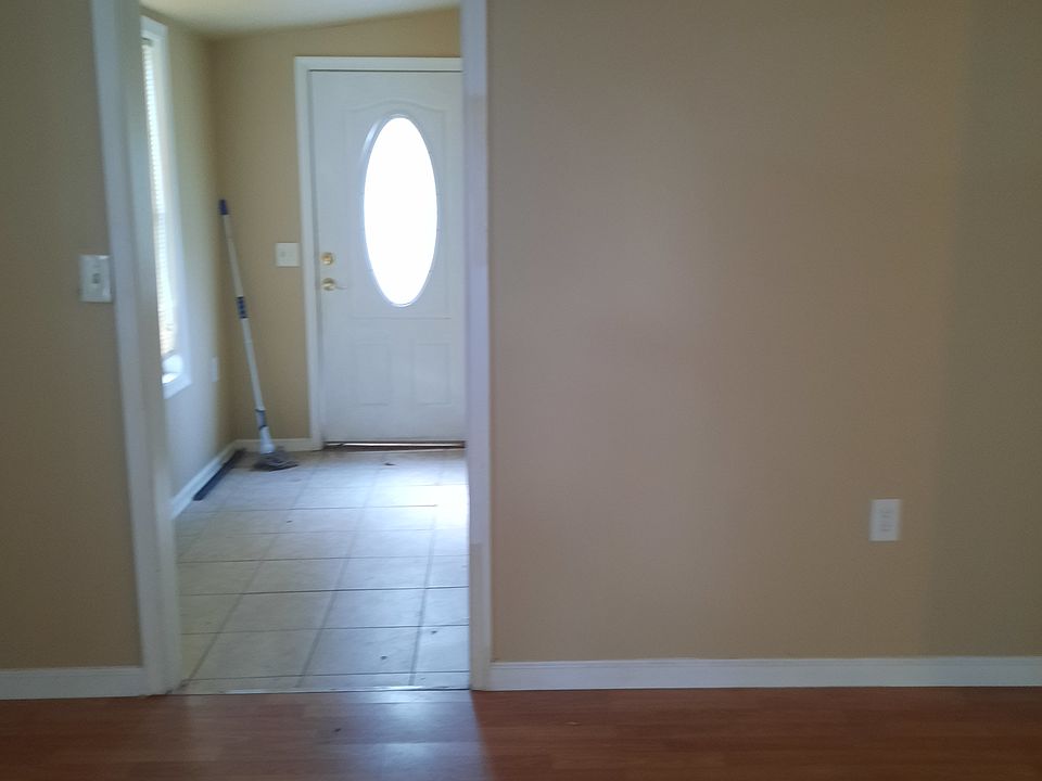 Entrance with large utility room