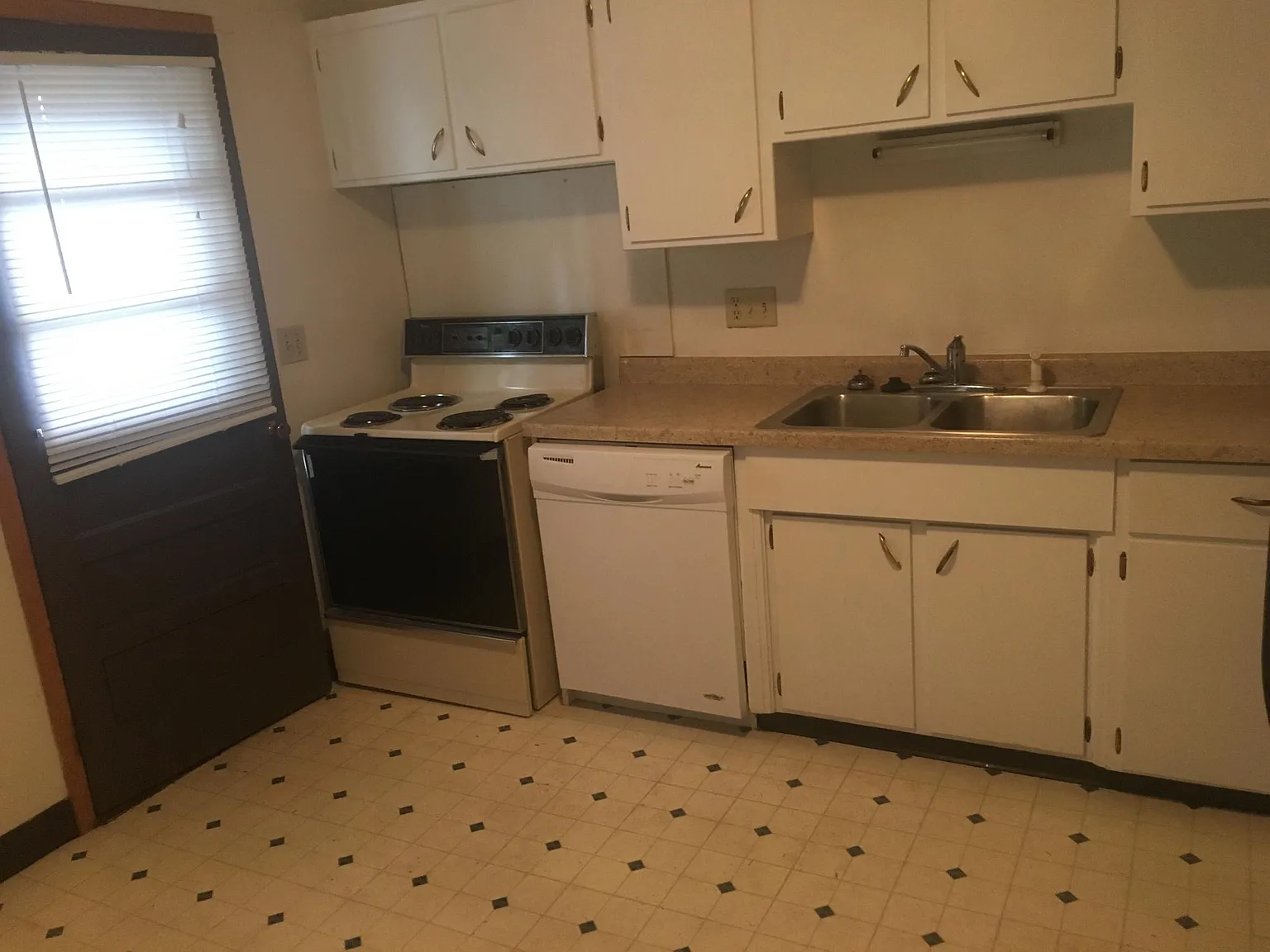 2 bed, 768 sqft, $995 — Photo 4