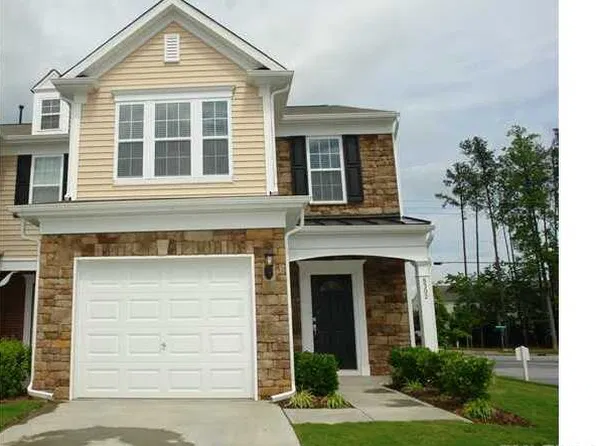 8302 Pilots View Dr, Raleigh, NC 27617