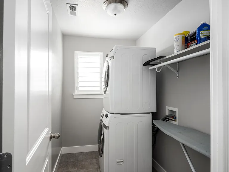 537 N Mountain Peak Dr — Photo 31