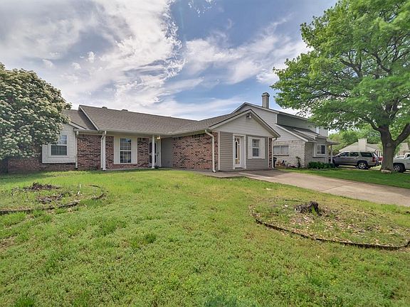 3rd image of 4704 Moss Rose Dr