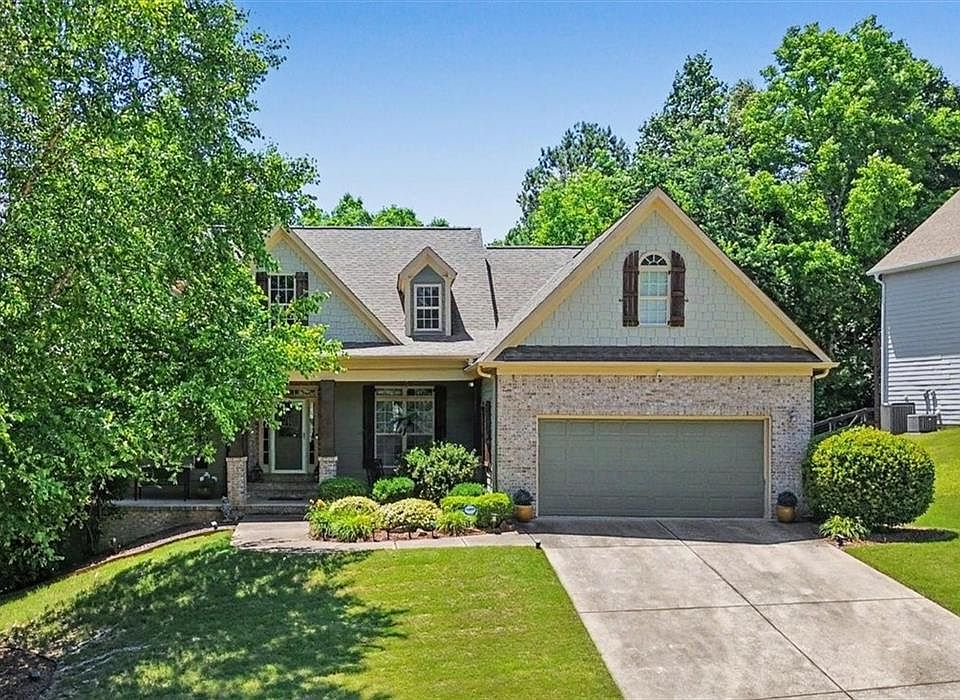 1st image of 27 Roberson Dr NE