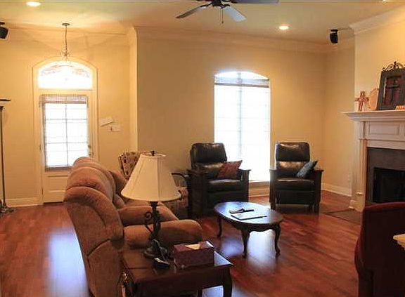 3rd image of 109 Kings Cove Cir