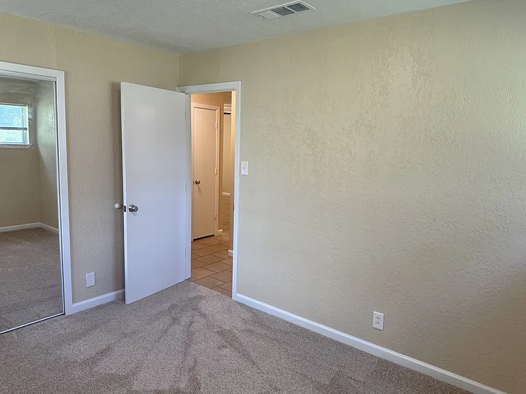 635 Pine St — Photo 8