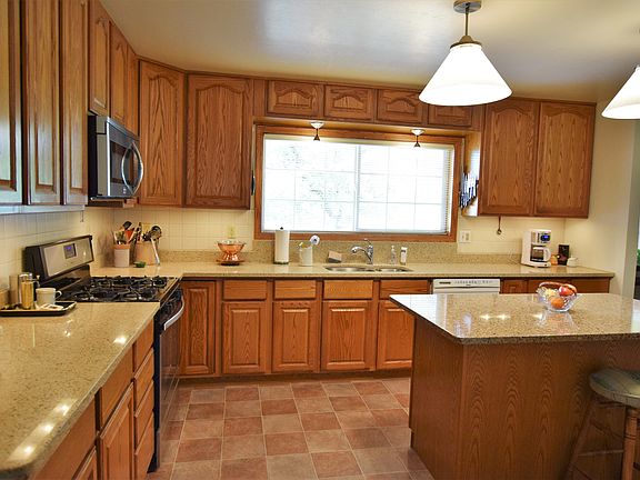 2nd image of 9009 Juniper Ln