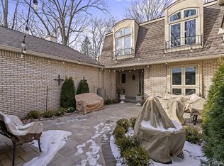 1243 Woodcrest Cir, Bloomfield Hills, MI 48304
