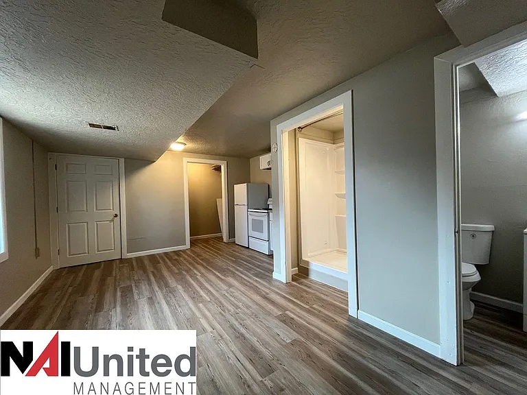 1524 Grandview Blvd — Photo 2