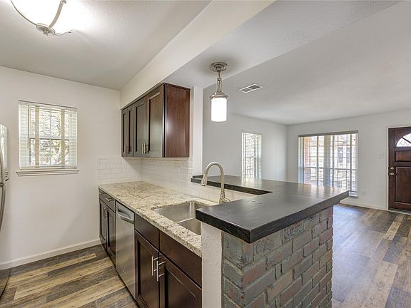 5th image of 839 Wax Myrtle Ln Unit A