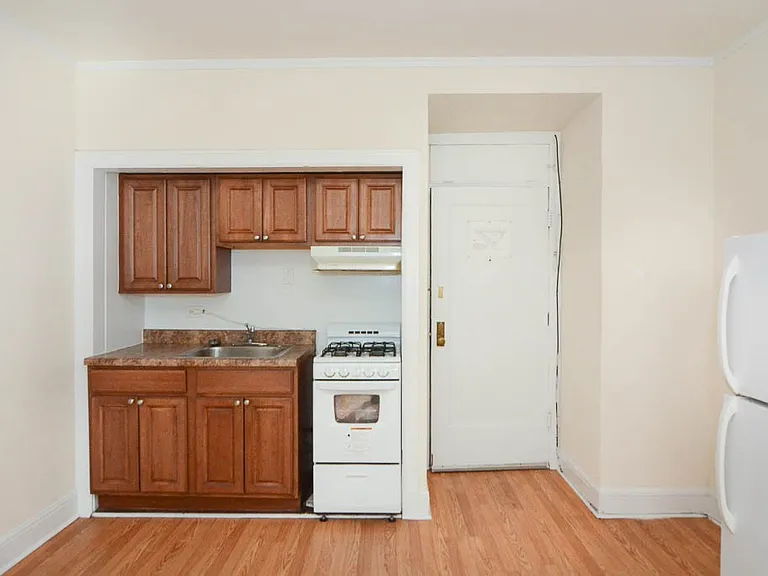 3335 W Diversey Ave #32 — Photo 2