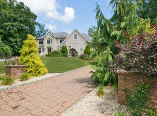 7 Divot Pl, Montebello, NY 10901