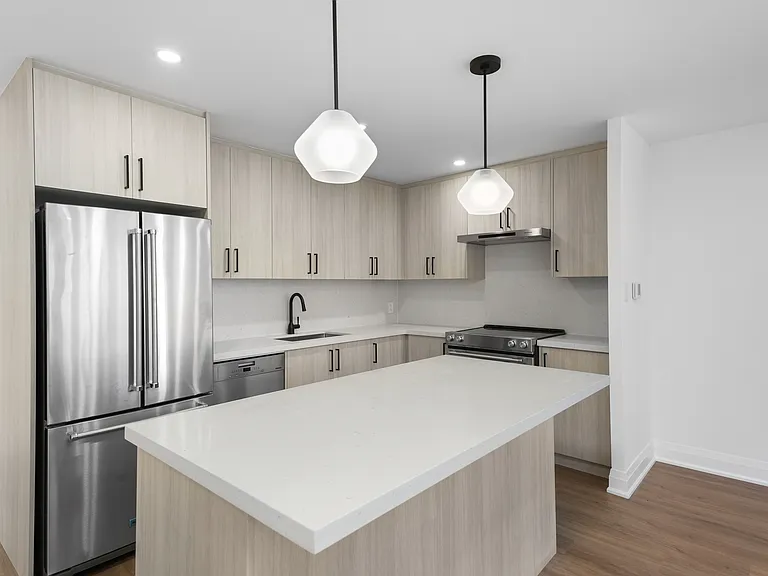 44 Charles St W — Photo 11