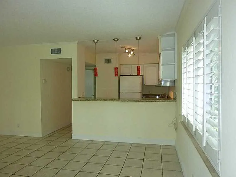 Marvilla Condominium — Photo 4