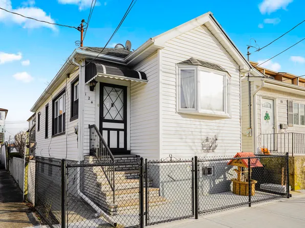 124 Hett Avenue image 1 of 11