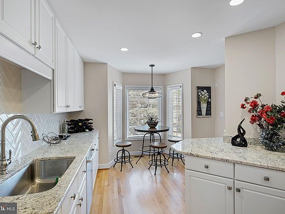 2nd image of 16 Rockford Mews Ct