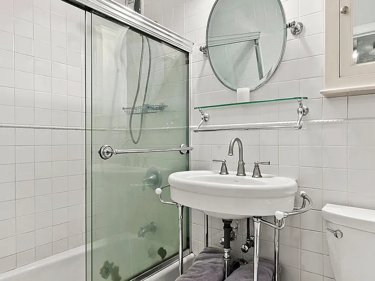 440 E 62nd St #17A — Photo 5