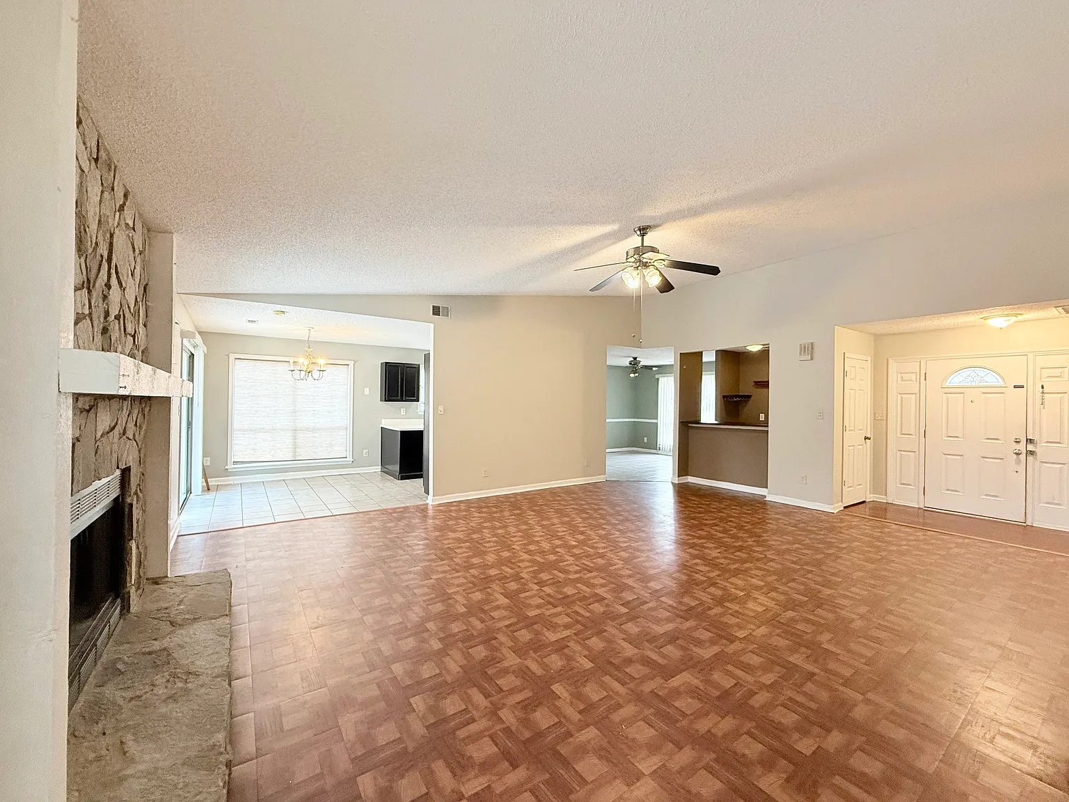 3 bed, 1890 sqft, $2,350 — Photo 3
