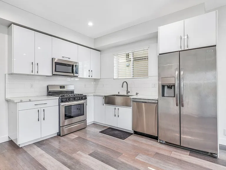 1818 Thurman Ave — Photo 3