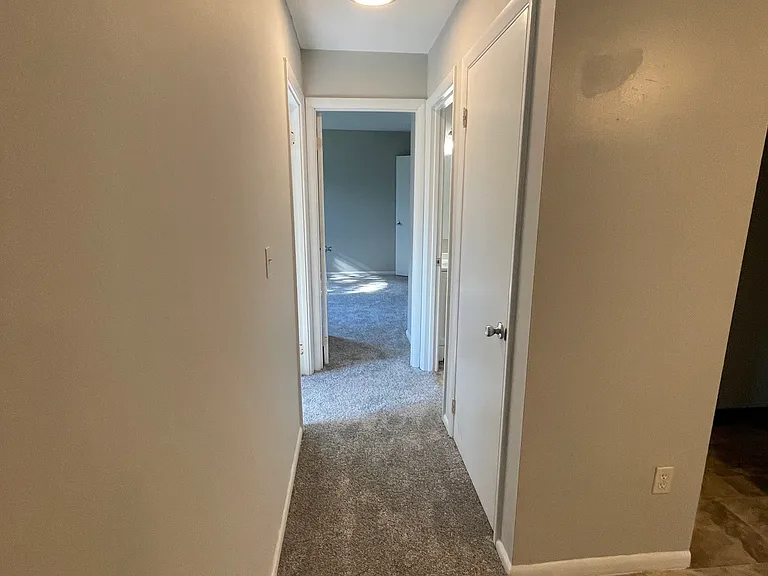 Anderson Square Apartments — Photo 13
