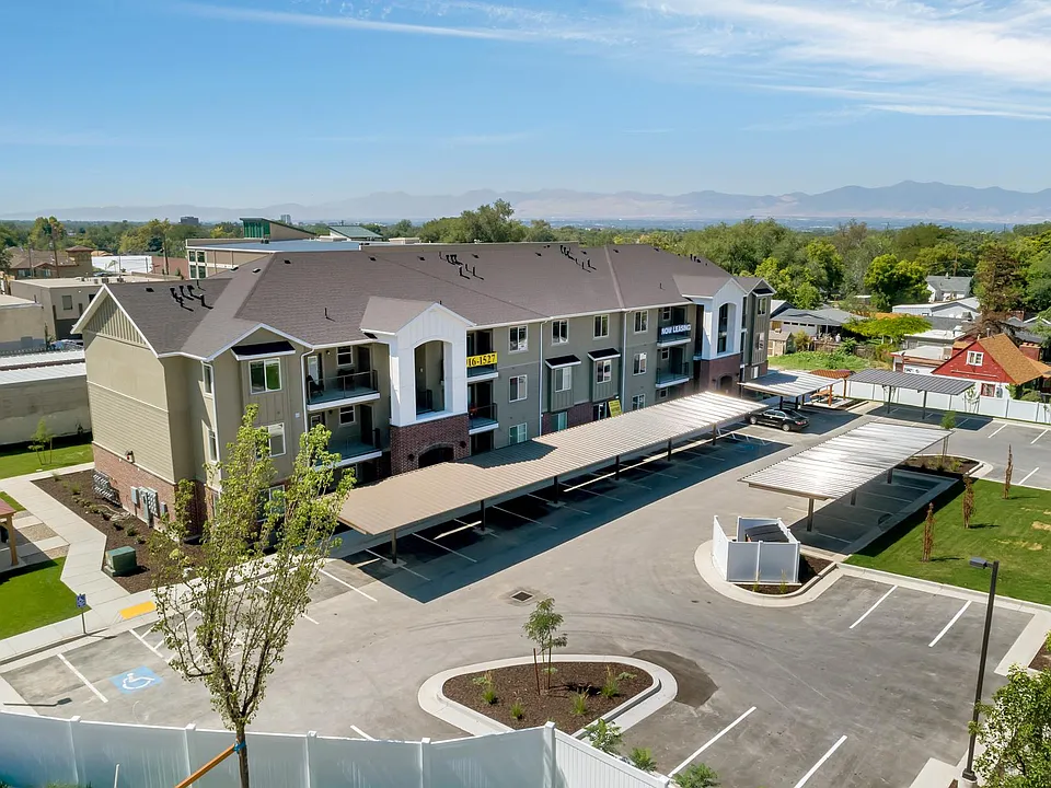 1070 E Riches Ave #21