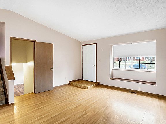 2nd image of 3838 W Woodhaven Dr