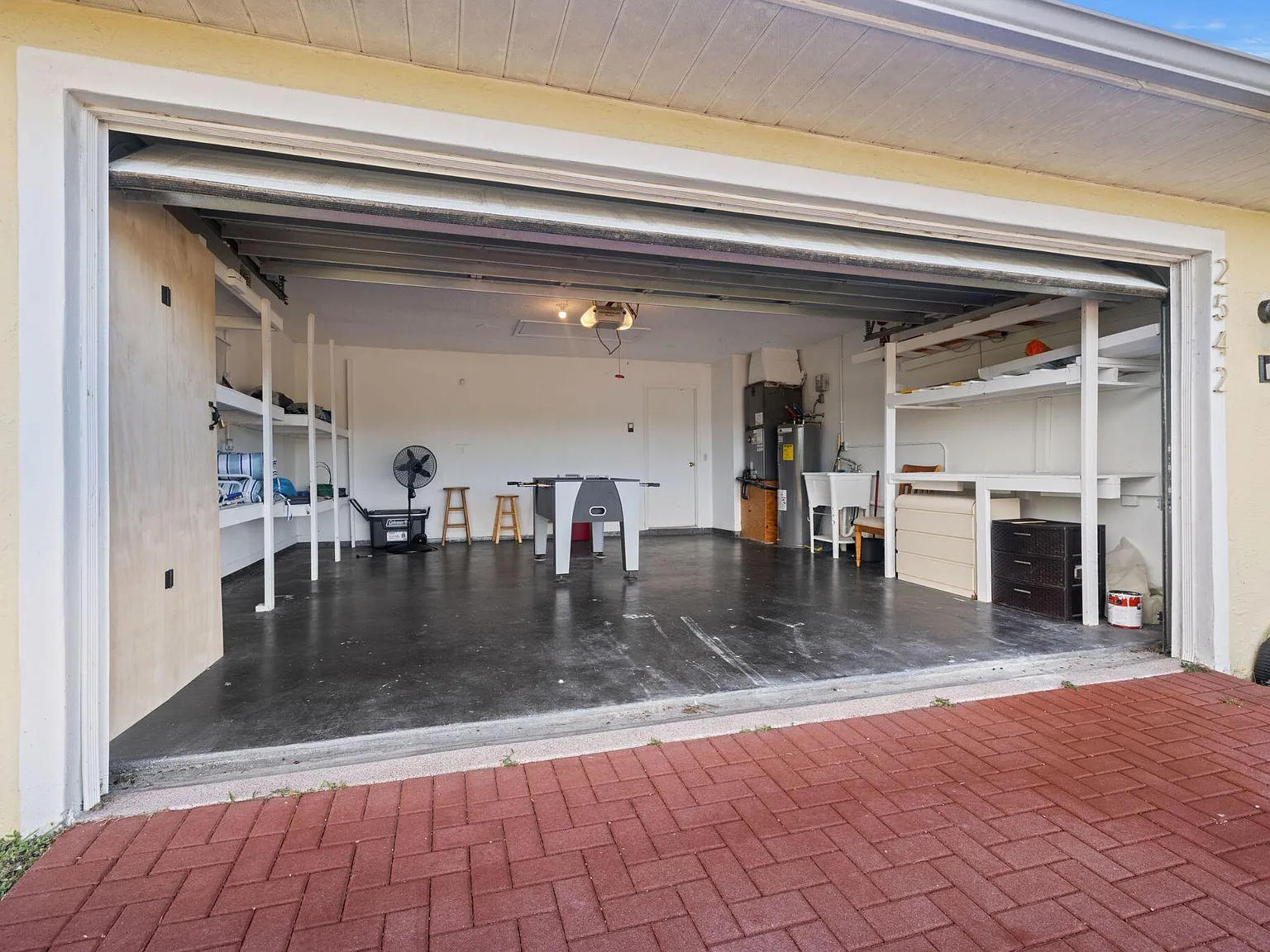 3 bed, 2.0 bath, 1470 sqft, $3,200 — Photo 4