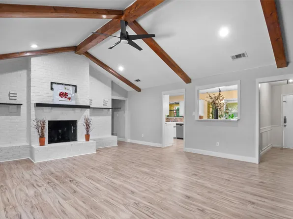 913 Kensington Ct, Bedford, TX 76021