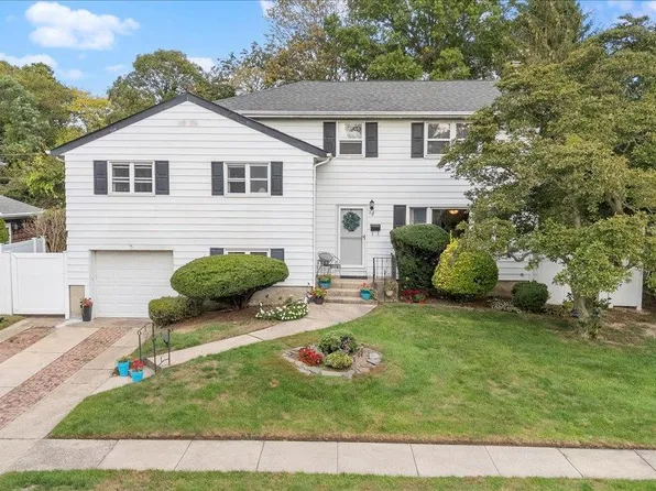 86 Caffrey Avenue, Bethpage, NY 11714