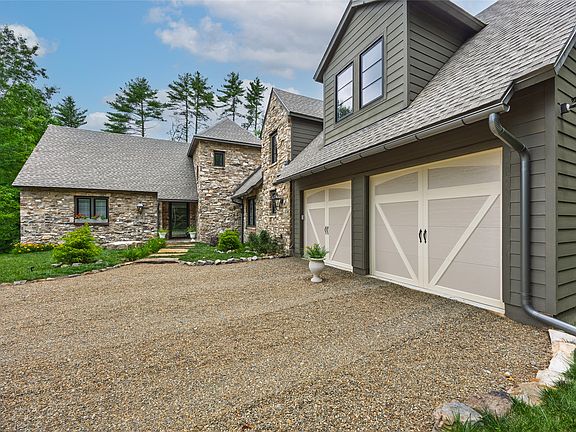 4th image of 304 Undala Road