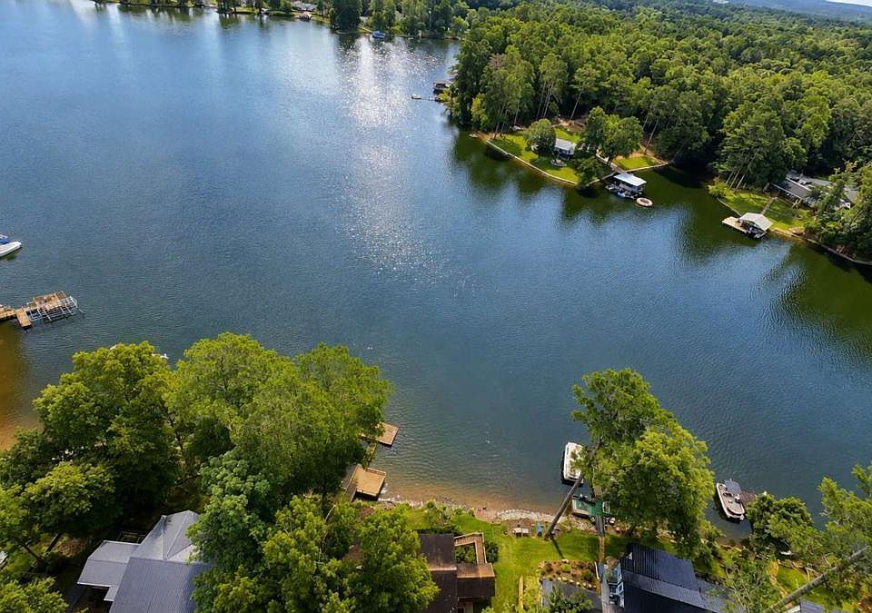 34th image of 140 E Hamm Rd