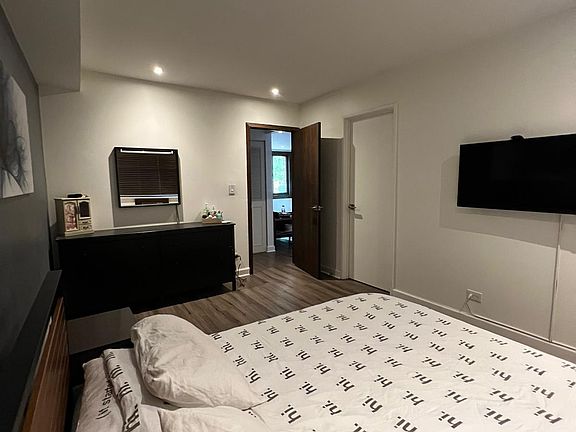 5th image of 644 W Arlington Pl APT 3D