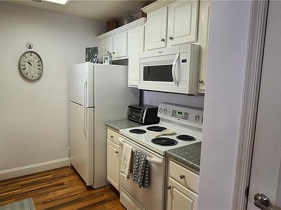 4th image of 705 Lakeside Dr