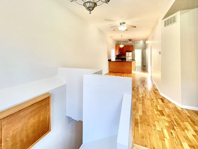 1644 N California Ave — Photo 10