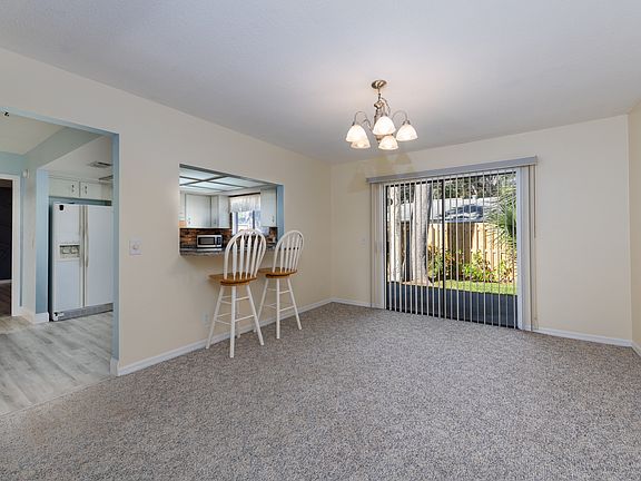 4th image of 795 Victoria Cir E