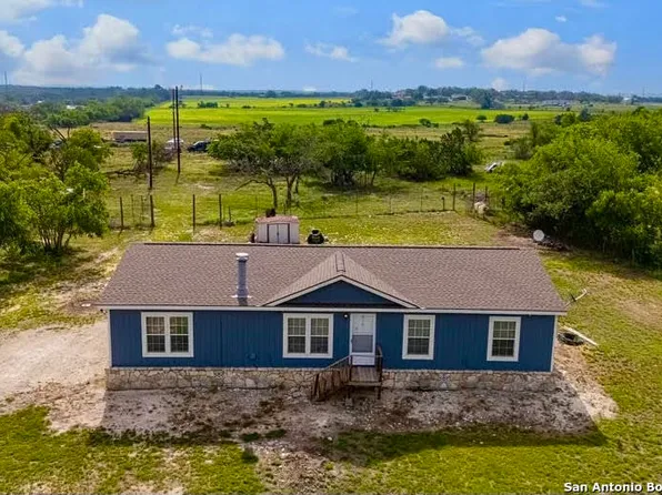 769 Kristen Ln, Harper, TX 78631
