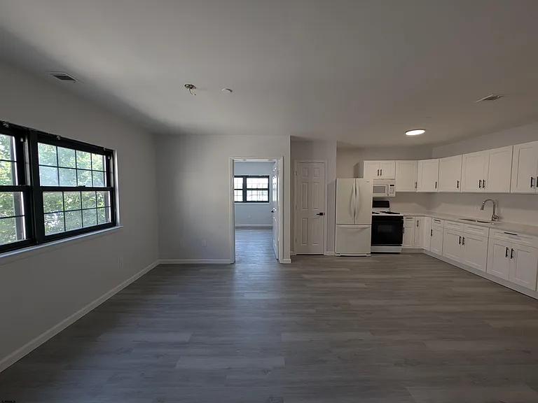 1413 Arctic Ave — Photo 7