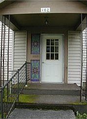 5th image of 102 E Steele St