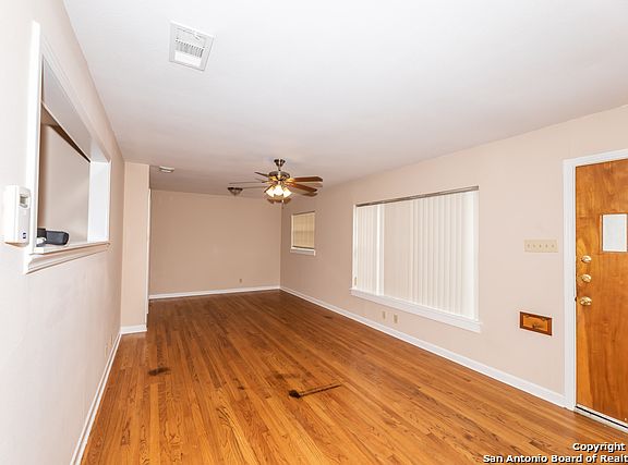 3rd image of 370 Savannah Dr