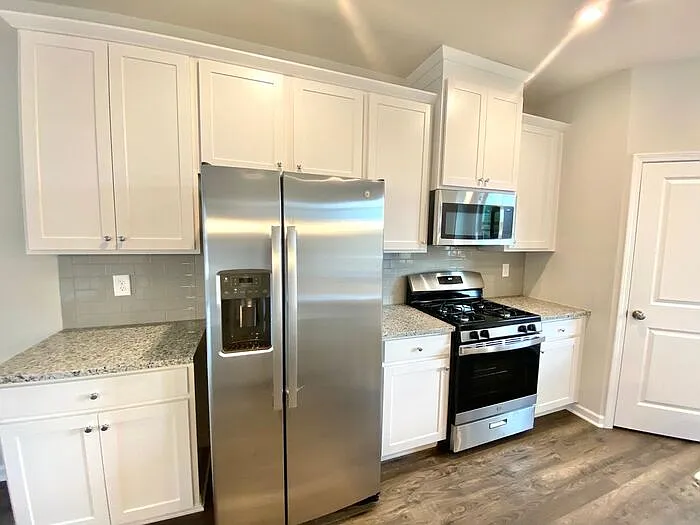 230 Mahone Dr — Photo 6